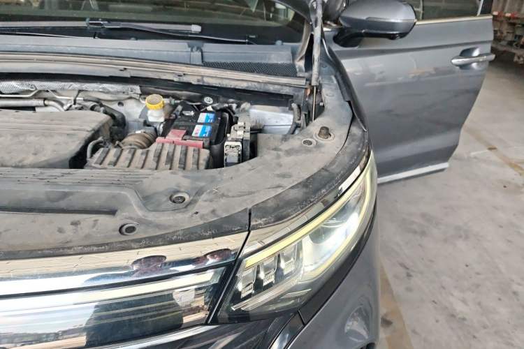 Used Roewe iMAX8 2022 400TGI Flagship Edition Engine Bay Left