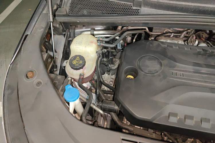 Used Roewe iMAX8 2022 400TGI Celebration Edition Engine Bay Right