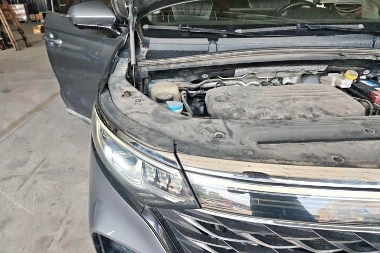 Used Roewe iMAX8 2022 400TGI Flagship Edition Engine Bay Right