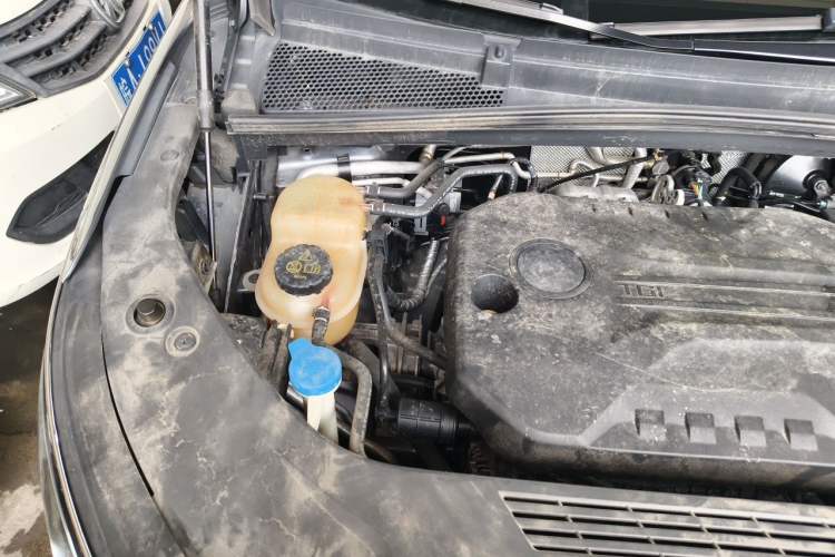 Used Roewe iMAX8 2022 400TGI Celebration Edition Engine Bay Right