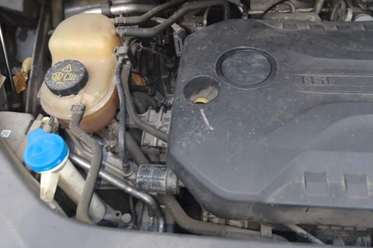 Used Roewe iMAX8 2022 400TGI Celebration Edition Engine Bay Right