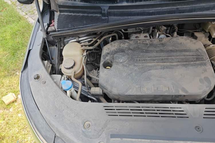Used Roewe iMAX8 2022 400TGI Celebration Edition Engine Bay Right