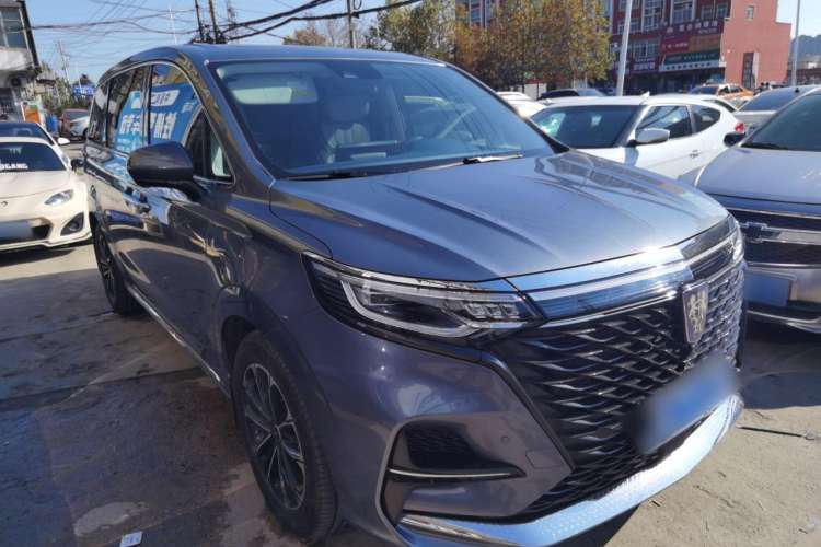 Used Roewe iMAX8 2022 400TGI Prestige Edition Front Right 45 Deg