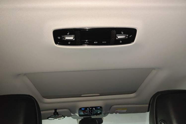 Used Roewe iMAX8 2022 400TGI Celebration Edition Headliner