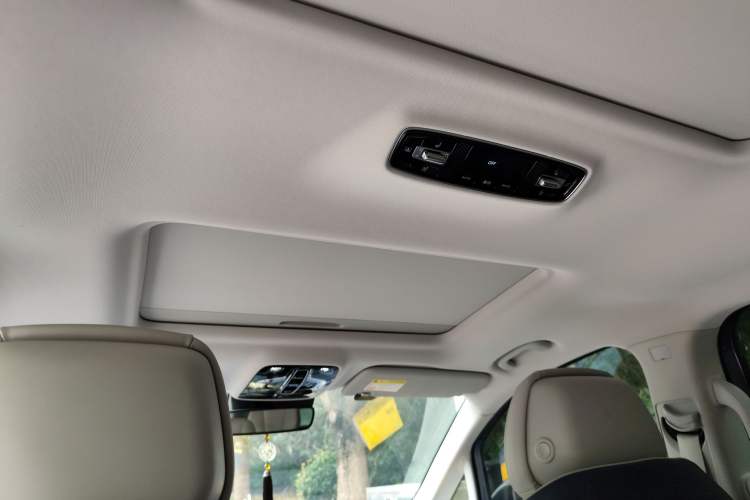 Used Roewe iMAX8 2022 400TGI Prestige Edition Headliner