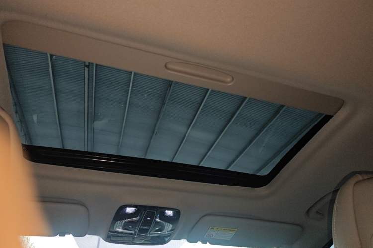 Used Roewe iMAX8 2022 400TGI Celebration Edition Headliner