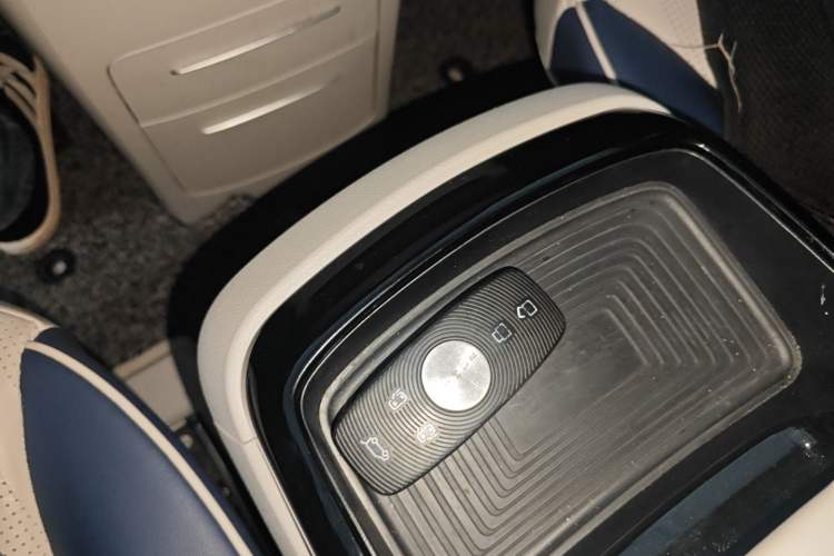 Used Roewe iMAX8 2022 400TGI Celebration Edition Interior 1