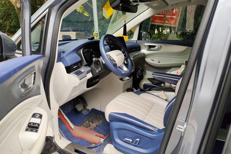 Used Roewe iMAX8 2022 400TGI Prestige Edition Interior 3