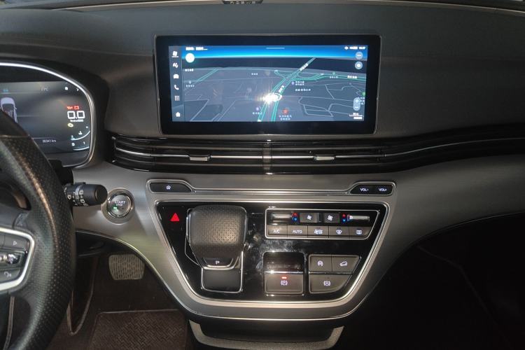 Used Roewe iMAX8 2022 400TGI Flagship Edition Interior 5