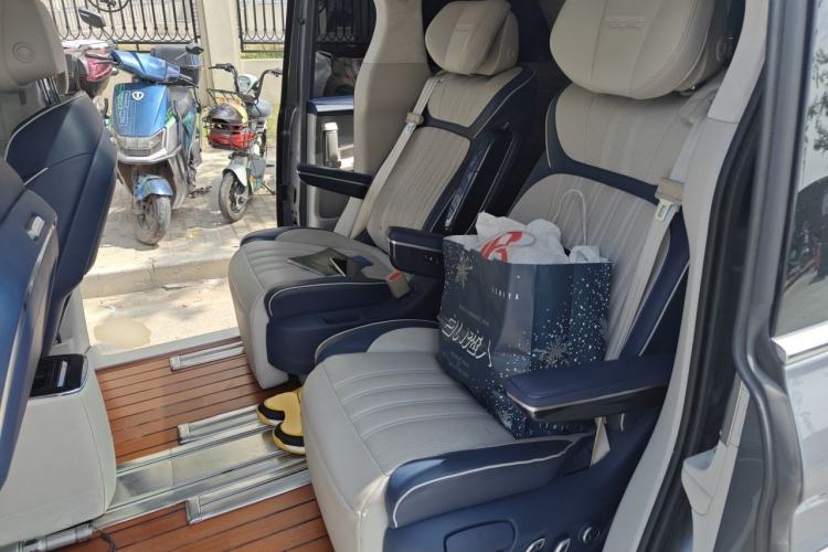 Used Roewe iMAX8 2022 400TGI Prestige Edition Left Rear Seat