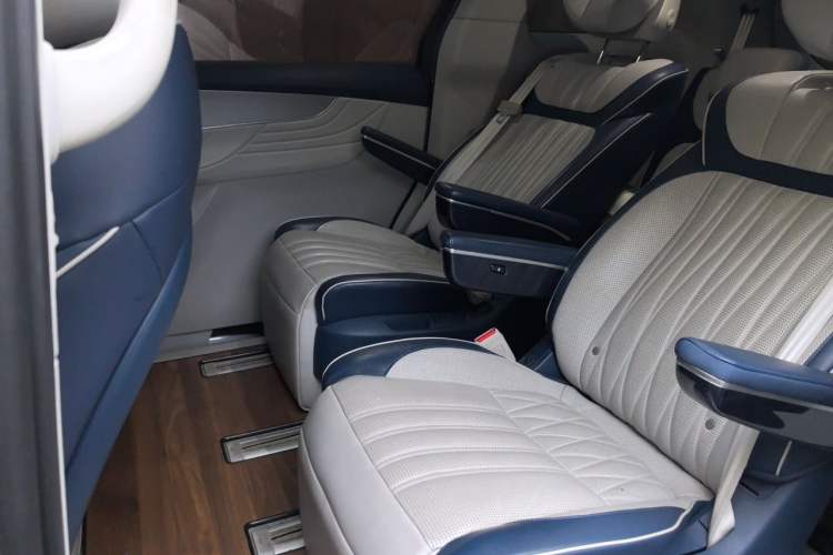Used Roewe iMAX8 2022 400TGI Celebration Edition Left Rear Seat