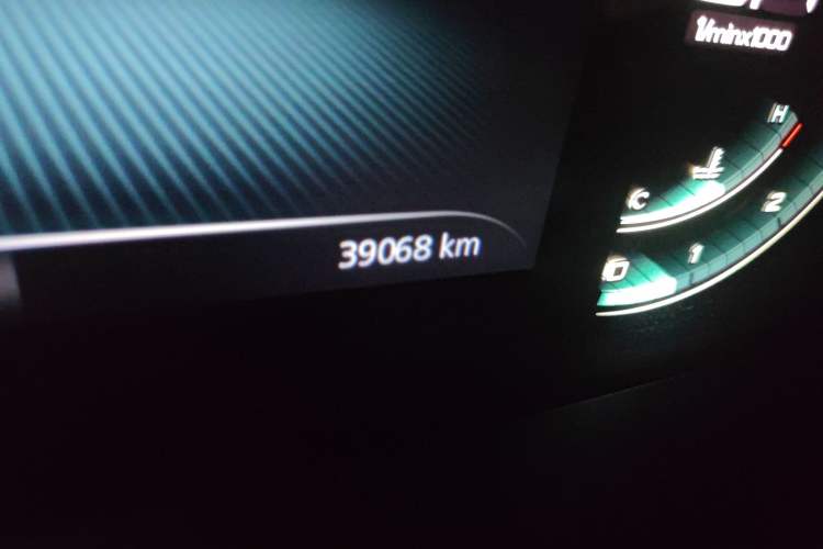 Used Roewe iMAX8 2022 400TGI Celebration Edition Odometer Close Up