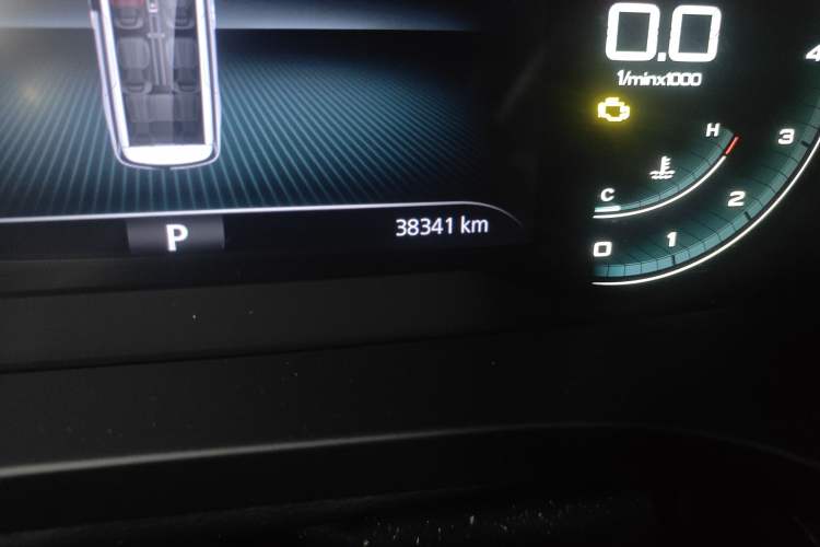 Used Roewe iMAX8 2022 400TGI Flagship Edition Odometer Close Up