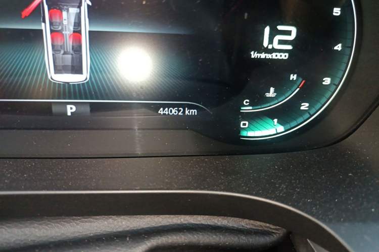 Used Roewe iMAX8 2022 400TGI Prestige Edition Odometer Close Up