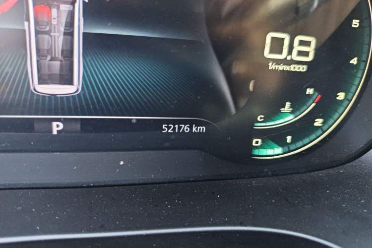 Used Roewe iMAX8 2022 400TGI Flagship Edition Odometer Close Up