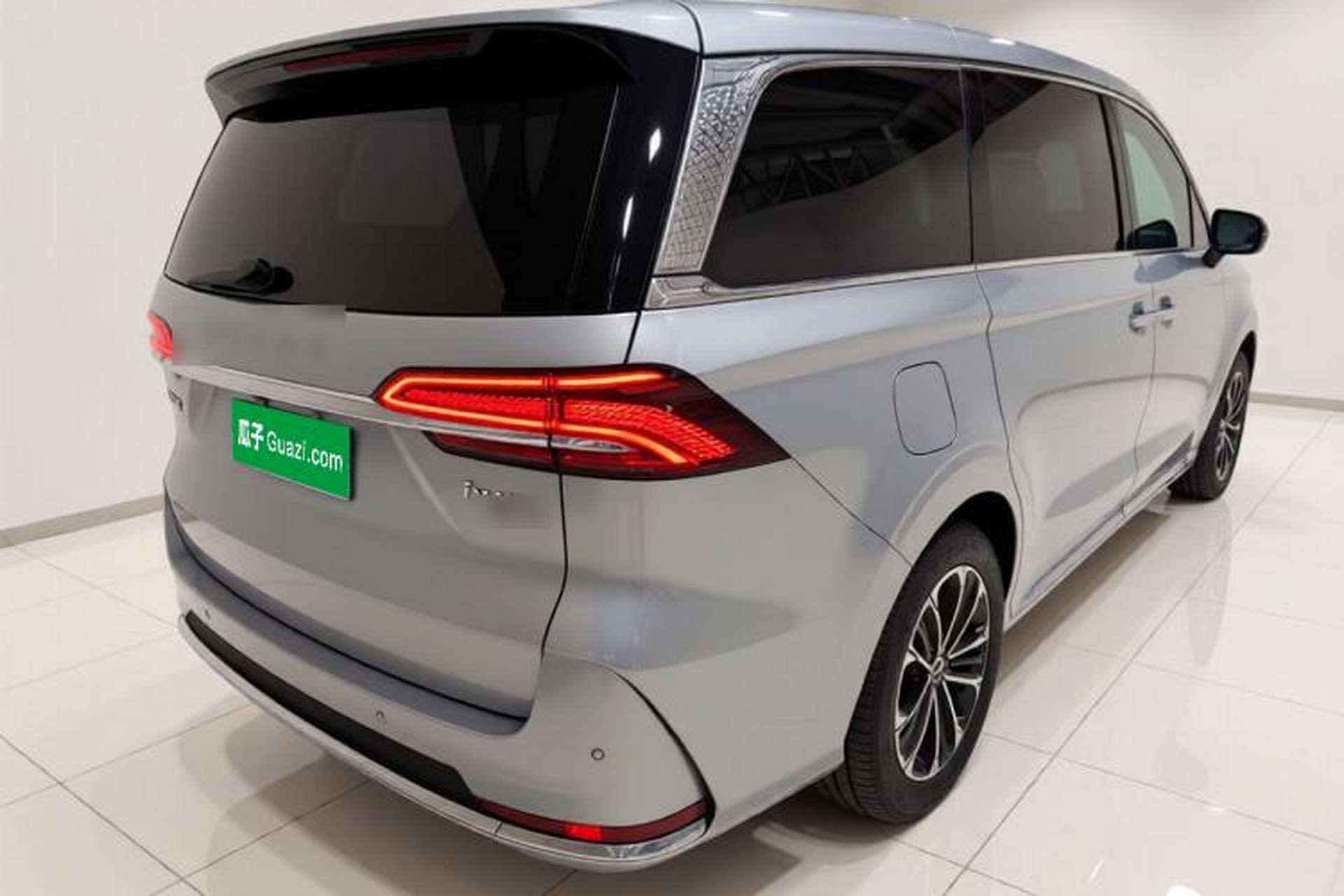 Used Roewe iMAX8 2022 400TGI Celebration Edition Rear Right 45 Deg