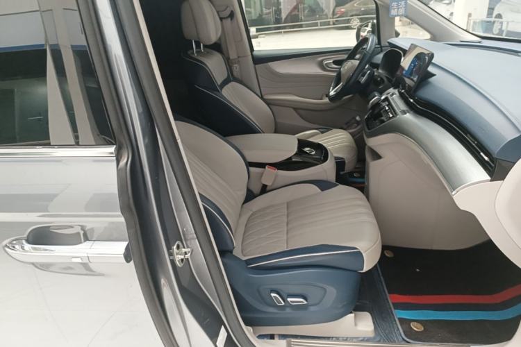 Used Roewe iMAX8 2022 400TGI Celebration Edition Right Front Seat