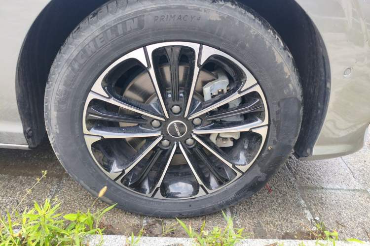 Used Roewe iMAX8 2022 400TGI Ultimate Edition Right Front Wheel Hub