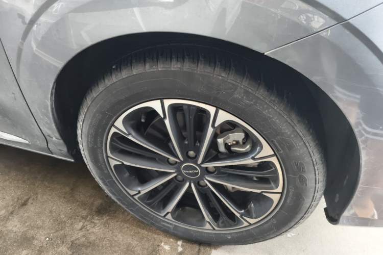 Used Roewe iMAX8 2022 400TGI Celebration Edition Right Front Wheel Hub