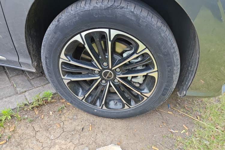 Used Roewe iMAX8 2022 400TGI Celebration Edition Right Front Wheel Hub
