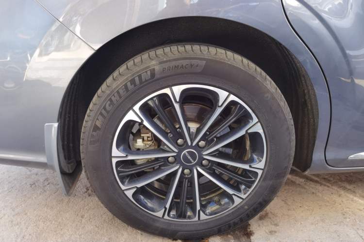 Used Roewe iMAX8 2022 400TGI Prestige Edition Right Rear Wheel Hub