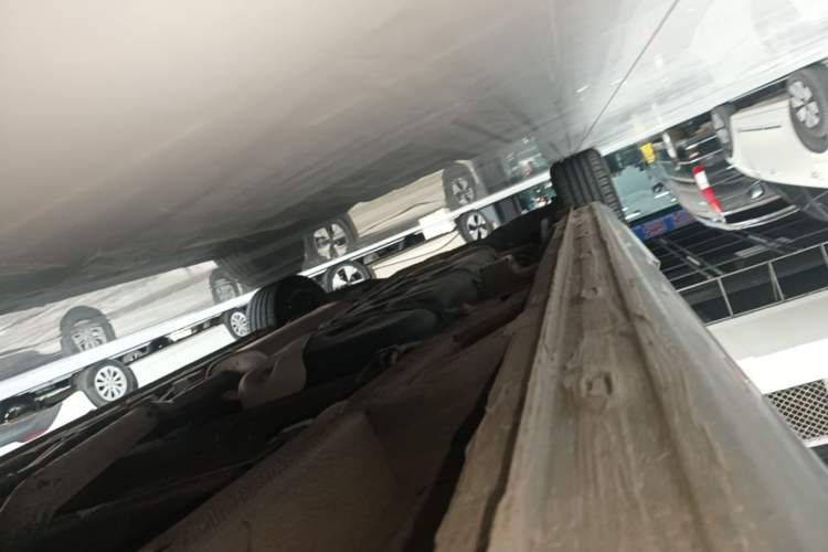 Used Roewe iMAX8 2022 400TGI Celebration Edition Right Side Sill