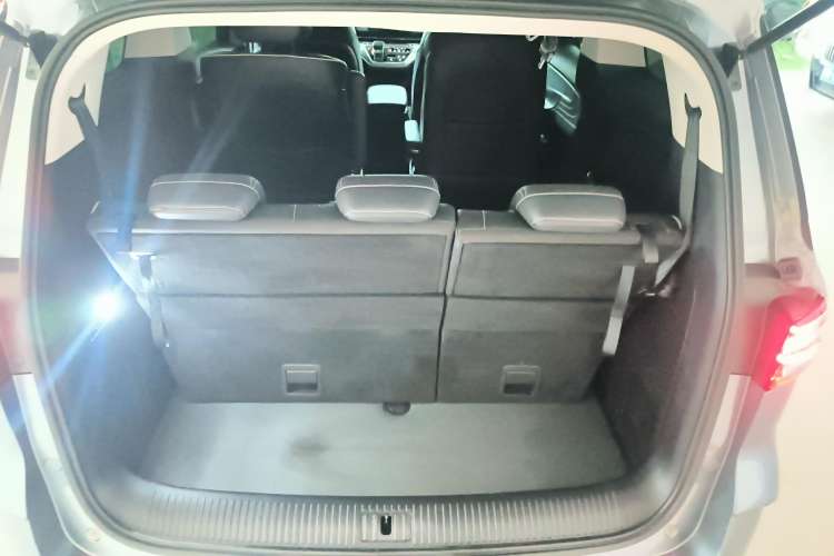 Used Roewe iMAX8 2022 400TGI Flagship Edition Trunk