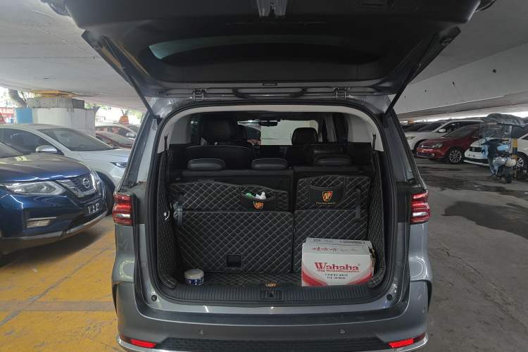 Used Roewe iMAX8 2022 400TGI Flagship Edition Trunk