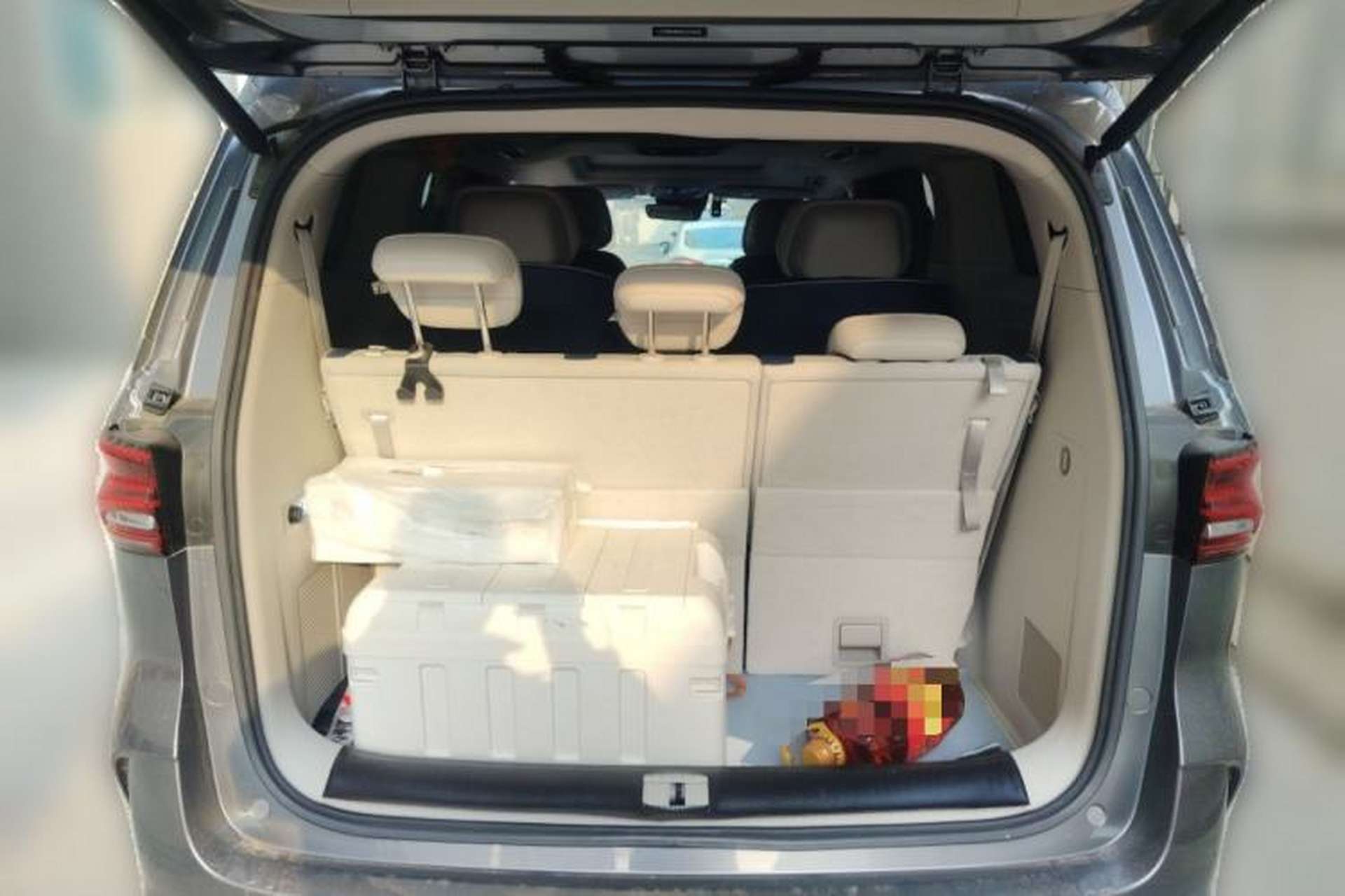 Used Roewe iMAX8 2022 400TGI Prestige Edition Trunk