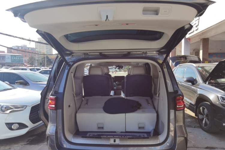 Used Roewe iMAX8 2022 400TGI Prestige Edition Trunk
