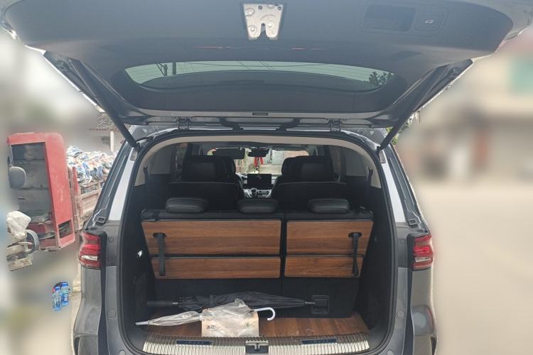 Used Roewe iMAX8 2022 400TGI Prestige Edition Trunk