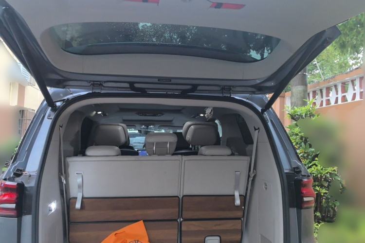 Used Roewe iMAX8 2022 400TGI Celebration Edition Trunk