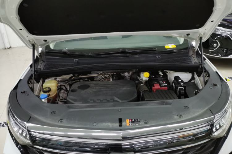 Used Roewe iMAX8 2022 400TGI Prestige Edition Engine Bay