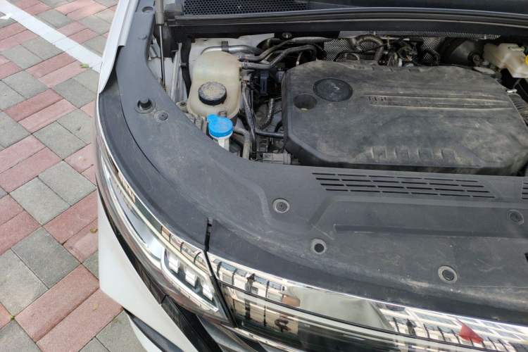 Used Roewe iMAX8 2022 400TGI Celebration Edition Engine Bay Right