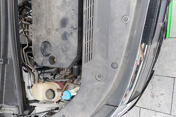 Used Roewe iMAX8 2022 400TGI Celebration Edition Engine Bay Right
