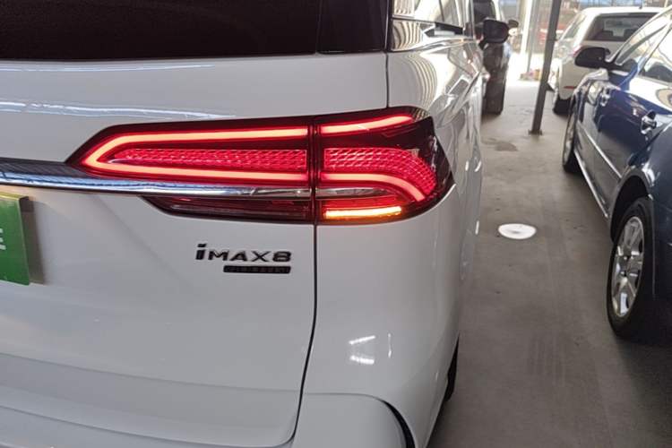 Used Roewe iMAX8 2022 400TGI Ultimate Edition Exterior 3