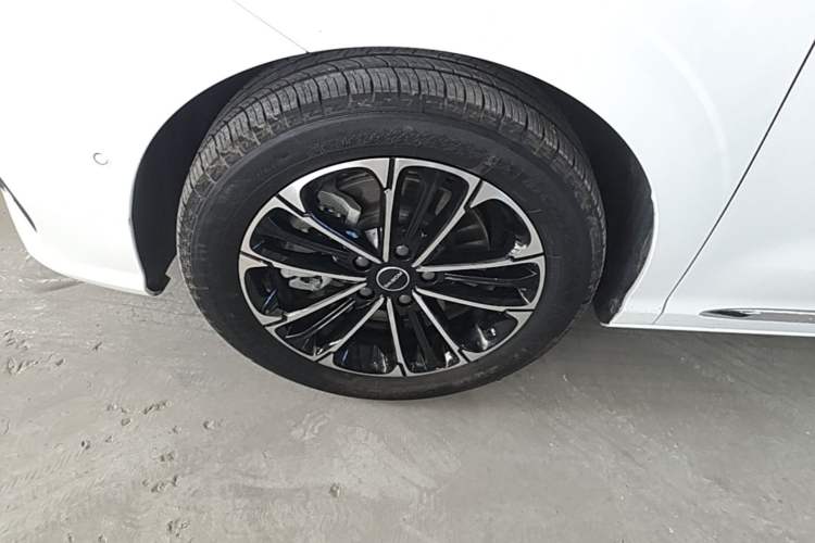 Used Roewe iMAX8 2022 400TGI Ultimate Edition Exterior 4