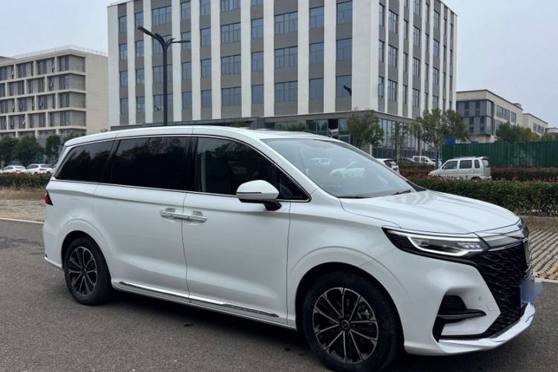 Used Roewe iMAX8 2022 400TGI Flagship Edition Exterior 4
