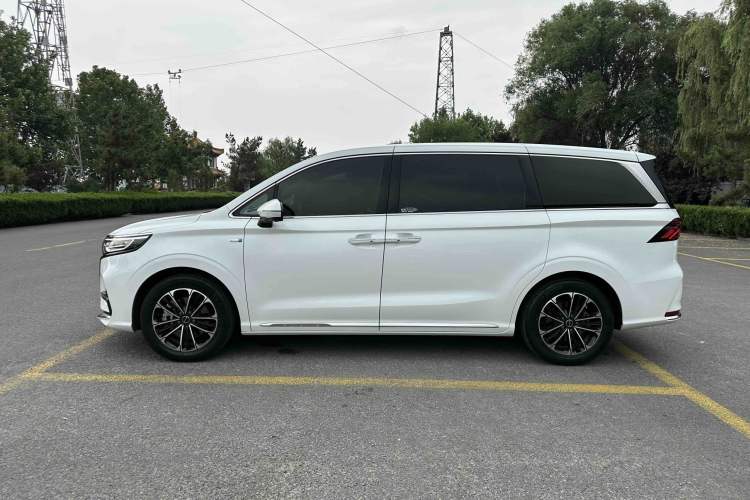 Used Roewe iMAX8 2022 400TGI Prestige Edition Exterior 6