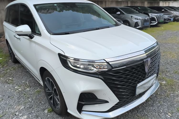 Used Roewe iMAX8 2022 400TGI Ultimate Edition Front Right 45 Deg