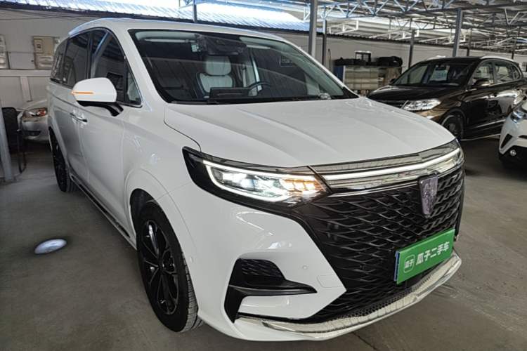 Used Roewe iMAX8 2022 400TGI Ultimate Edition Front Right 45 Deg