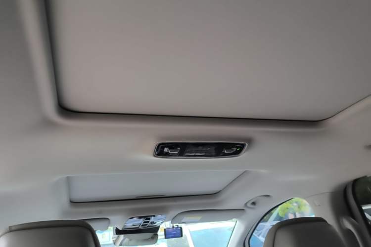 Used Roewe iMAX8 2022 400TGI Ultimate Edition Headliner