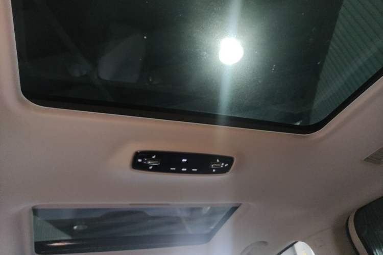 Used Roewe iMAX8 2022 400TGI Celebration Edition Headliner
