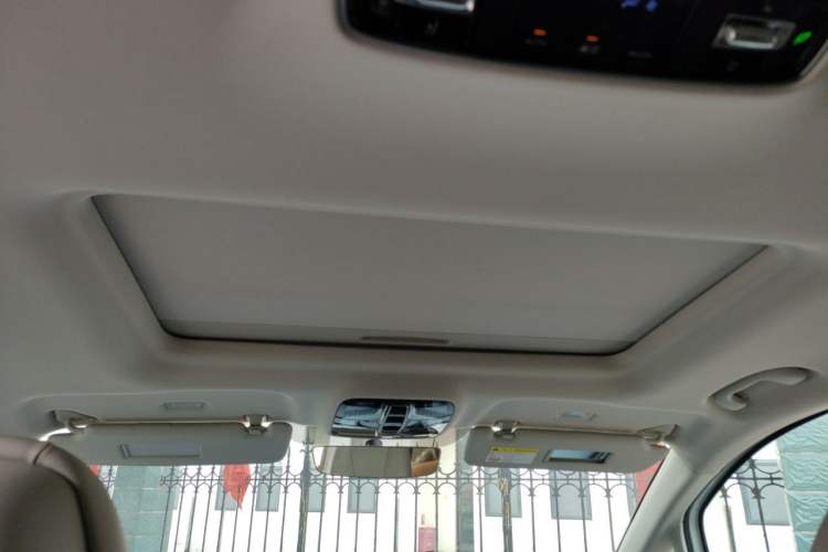 Used Roewe iMAX8 2022 400TGI Celebration Edition Headliner