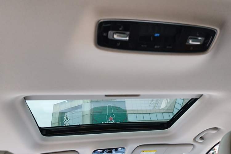 Used Roewe iMAX8 2022 400TGI Celebration Edition Headliner