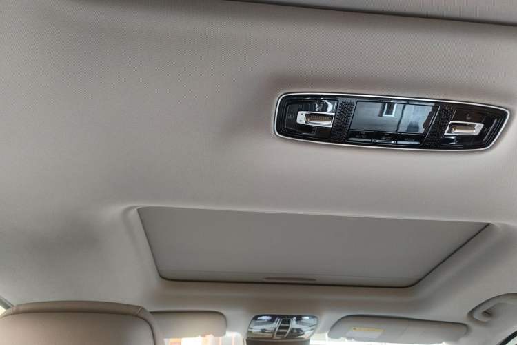 Used Roewe iMAX8 2022 400TGI Prestige Edition Headliner