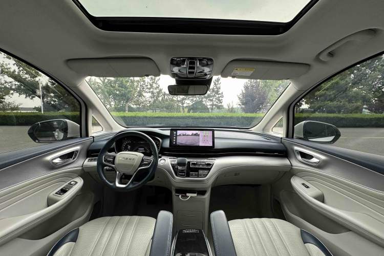 Used Roewe iMAX8 2022 400TGI Prestige Edition Interior 3