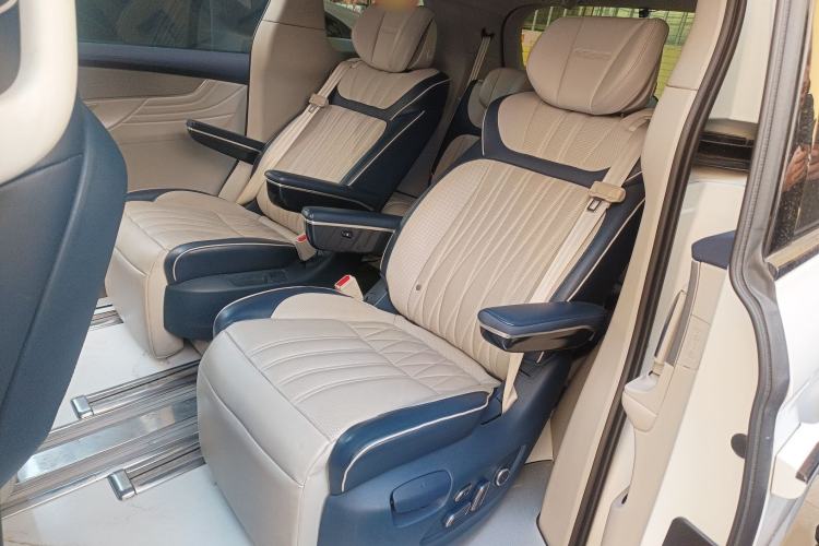 Used Roewe iMAX8 2022 400TGI Prestige Edition Interior 4