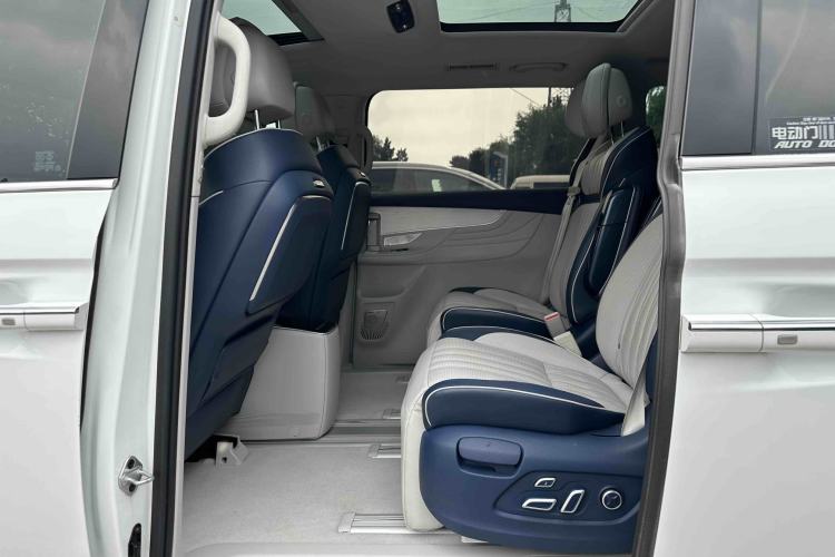 Used Roewe iMAX8 2022 400TGI Prestige Edition Interior 4