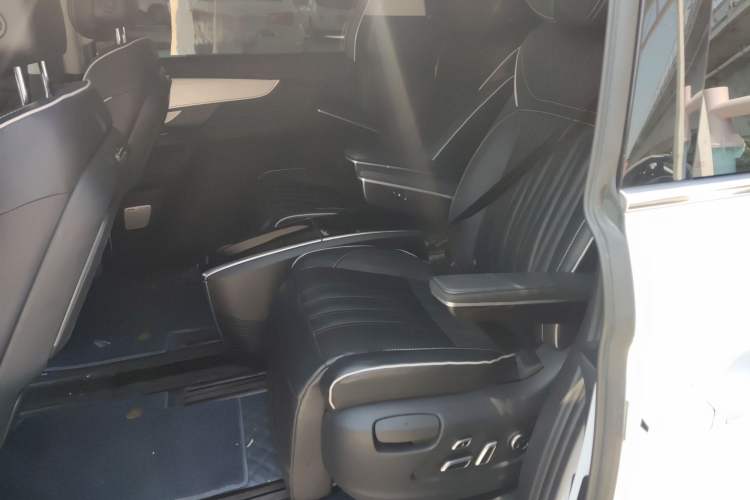 Used Roewe iMAX8 2022 400TGI Prestige Edition Interior 4